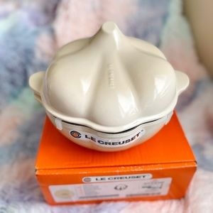 Le Creuset Garlic Cocotte 2.25 Qt. Cast Iron Dune